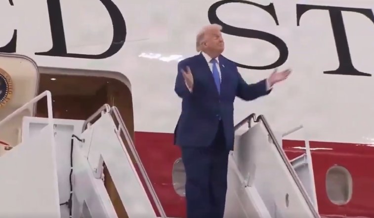 Трамп похизувався новим літаком з шаленою вартістю польоту за годину Трамп похизувався новим літаком з шаленою вартістю польоту за годину
